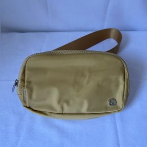 Lululemon Everywhere Belt Bag 1L Golden Sand